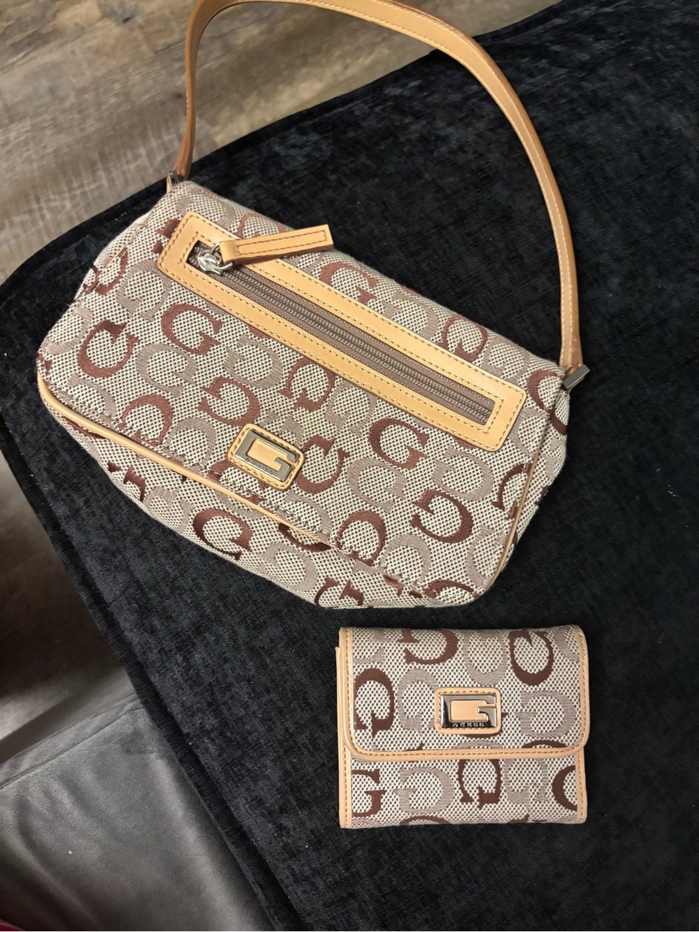 GUESS Classic Monogram Shoulder Bag in Beige & Brown + matching wallet